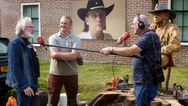 RTV Drenthe doet verslag. Links Lukas Wever en Jelmer Zwaan in t midden FB Aangepast